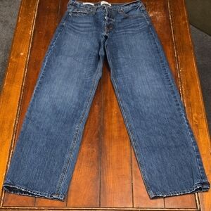 Universal Thread Relaxed Fit Women's Button Fly Jeans in Blue